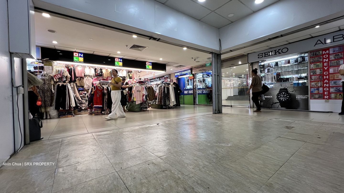 Lucky Plaza (D9), Retail #561793631
